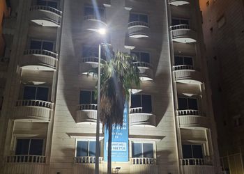 استديو بسرير ماستر وجلسة جانبية