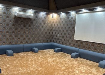 شاليه بمسبح خارجي ومجالس واسعة 