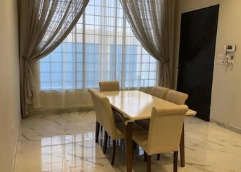 شاليه بمسطح اخضر ومسبح
