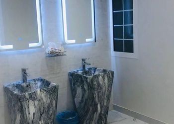 شاليه بمسطح اخضر ومسبح