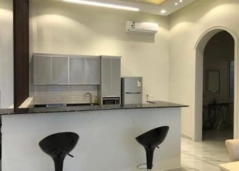 شاليه بمسطح اخضر ومسبح