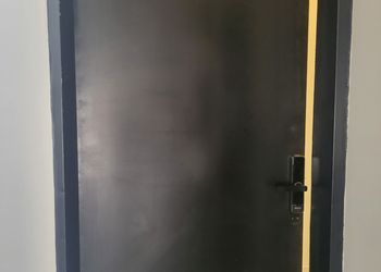 استديو بأثاث مريح وبسيط 