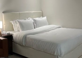 استديو بسرير ماستر وجلسة جانبية