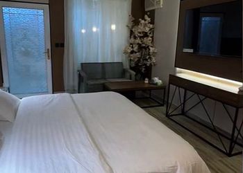 استديو بسرير ماستر وأثاث مريح 