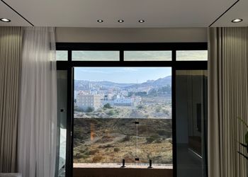 شقة بصالة انيقة ودخول ذاتي