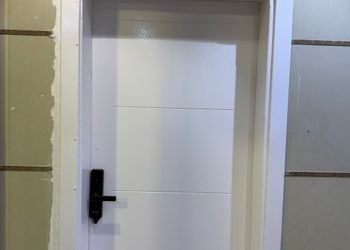 استديو بسرير ماستر وجلسة جانبية