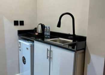 استديو بسرير ماستر وجلسة جانبية