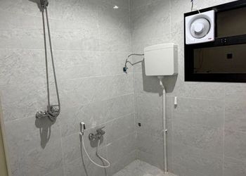 شقة بصالة أنيقة ودخول ذاتي