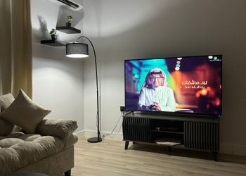 شقة بغرفة معيشة وغرفة نوم 