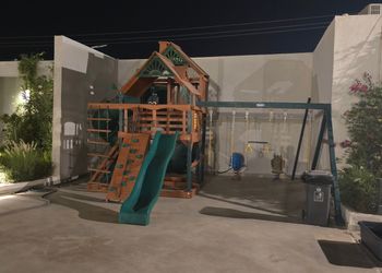 استراحة بمجلس وفناء خارجي 