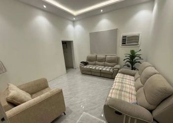 شاليه بمسبح داخلي وجلسة خارجية