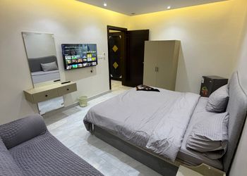 استديو بأثاث مريح وبسيط 