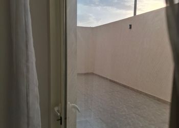 شقة بغرفتين نوم وصالة مريحة 