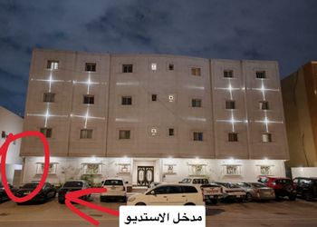استديو بسرير ماستر وجلسة جانبية 