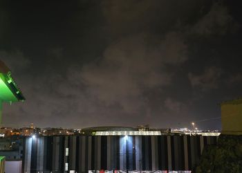 شقة بصالة أنيقة ودخول ذاتي