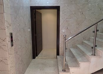 استديو بأثاث مريح وبسيط 