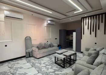 شاليه بمجلس وفناء خارجي 
