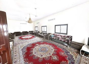 استراحة بمجالس واسعة وأثاث مريح 