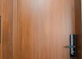 شقة بغرفة معيشة وغرفتين نوم 