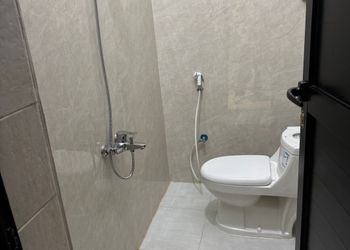 استديو بأثاث مريح وبسيط
