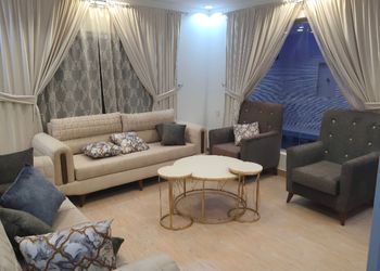 شاليه بجلسة خارجية ومسبح داخلي 