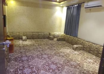 شقة بغرفتين نوم وجلسة ارضيه