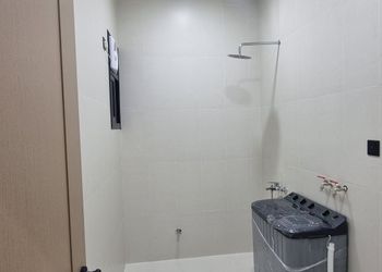 شقة بصالة أنيقة وغرفتين نوم 