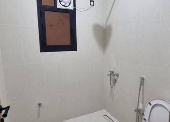 شقة بصالة أنيقة وغرفتين نوم 