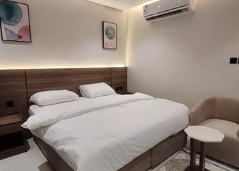 استديو هادئ بسرير ماستر