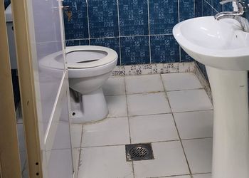 شقة بصالة جلوس وغرفة نوم 