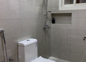 شقة بصالة مريحة وغرفة نوم 