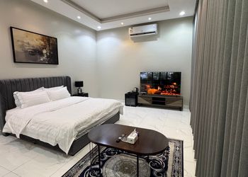 استديو بسرير ماستر وجلسة جانبية 