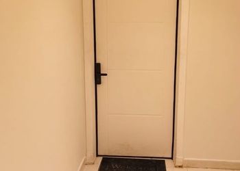 شقة بغرفة معيشة وغرفة نوم 