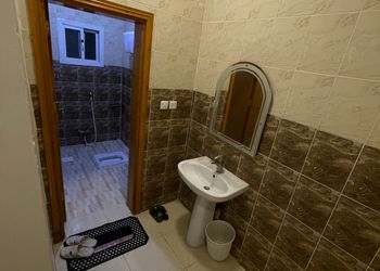 شقة مريحة بغرفة نوم و مطبخ 