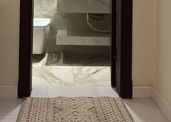 شقة بصالة أنيقة وغرفتين نوم 