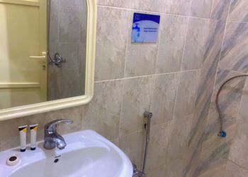 شقة بغرفة نوم وأثاث مريح 