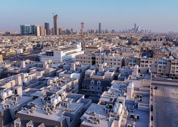 شقة بصالة أنيقة ودخول ذاتي