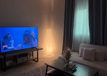 شقة بغرفة نوم وصالة 