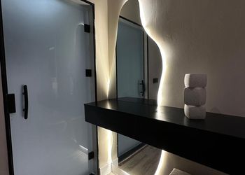 استديو بتصميم عصري وسرير مريح 
