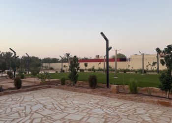 مزرعة بمجالس واسعة وأجواء ممتعة