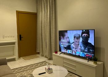 شقة بغرفة نوم وغرفة معيشة 