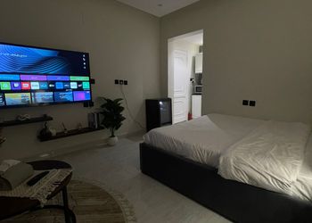 استديو بسرير ماستر وجلسة جانبية 