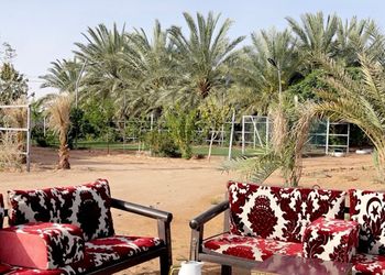 مزرعة بمناظر خلابة وجلسة خارجية 
