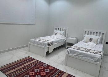 شقة بغرفتين نوم وصالة 