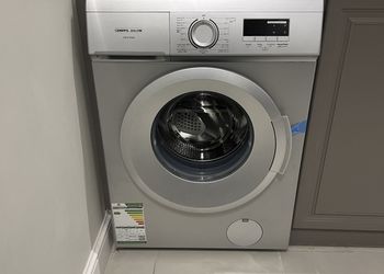 شقة بصالة انيقة وغرفتين نوم