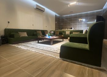 شاليه بألعاب أطفال وجلسة خارجية