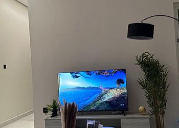 شقة بغرفة معيشة وغرفة نوم 