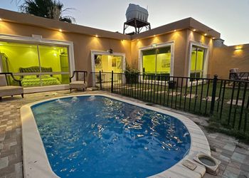 شالية بمجلس ومسبح خارجي 