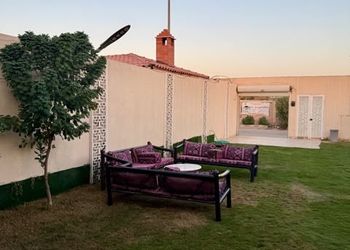 شاليه بألعاب أطفال وجلسة خارجية 