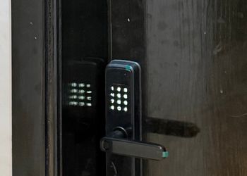 شقة بصالة أنيقة ودخول ذاتي